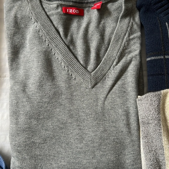 Men’s Sweater Bundle - Picture 3 of 5